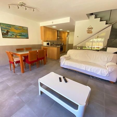 فيلا Casa L'Escala, Piscina Comuntaria I Jardi Privat المظهر الخارجي الصورة